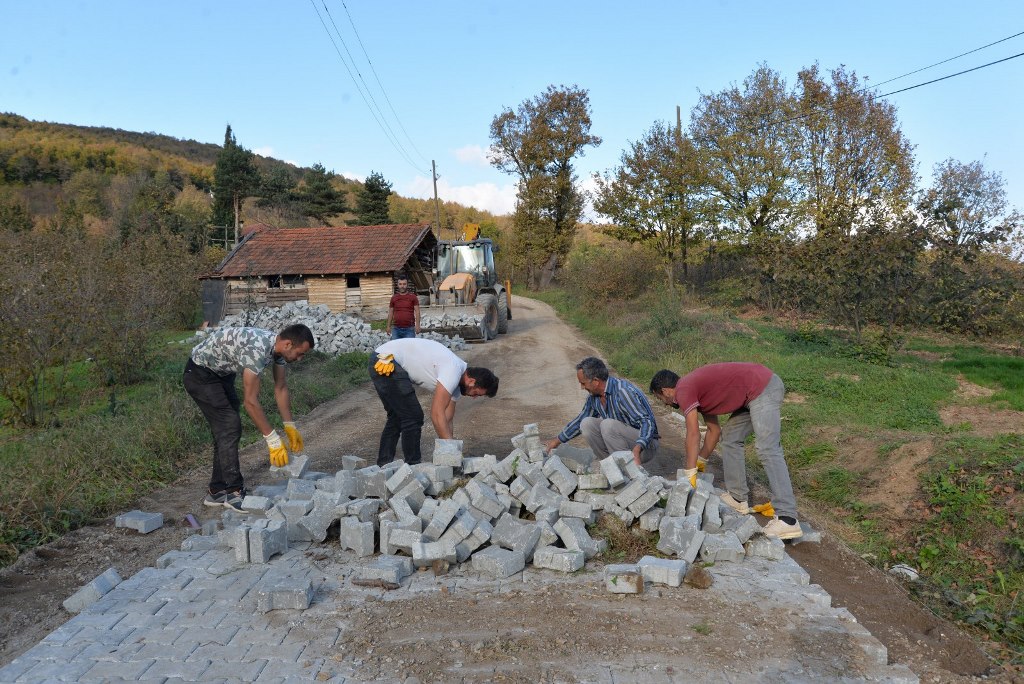 Aşağıhüseyinşeyh’e kilitli parke