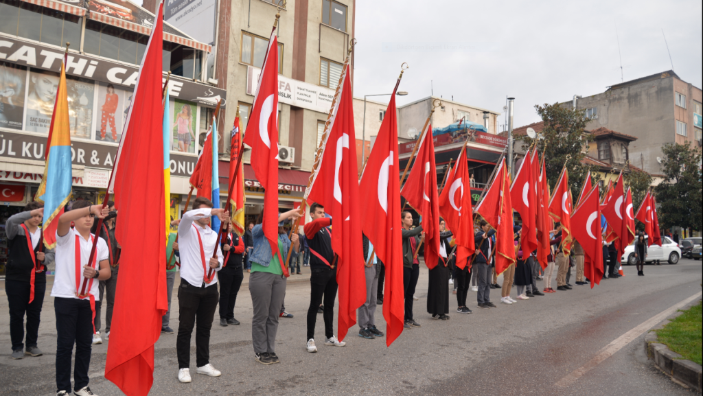 Hendek’te Atamızı Andık