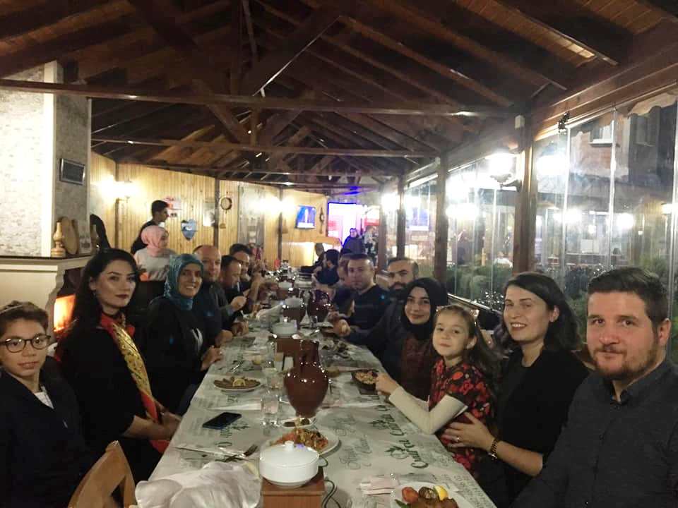 Yemekte Bir Araya Geldi