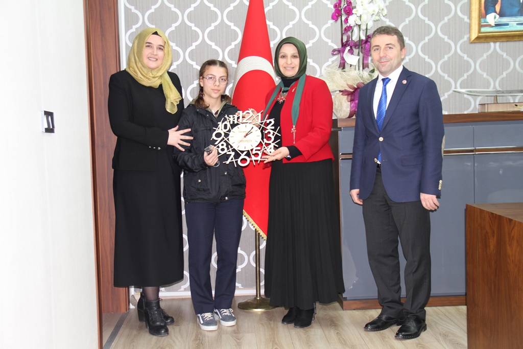 Hendek'li Öğrenci Kitap Okuma Yarışmasında Birinci Oldu