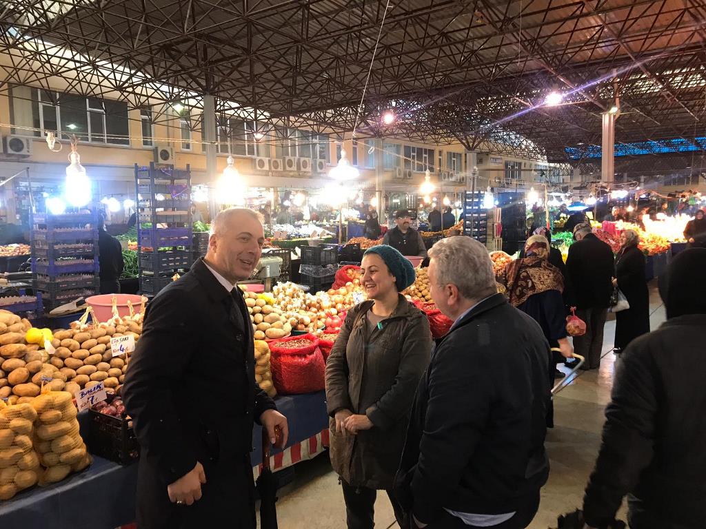 Babaoğlu Eşi İle Birlikte Pazar Alışverişi Yaptı Esnafı Dinledi