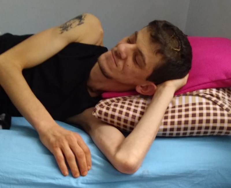 Ayağa kalkacağı günü bekliyor