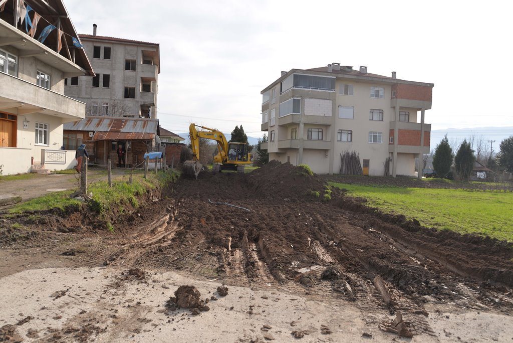 Yenimahalle ve Çiftlik’te yol açımı
