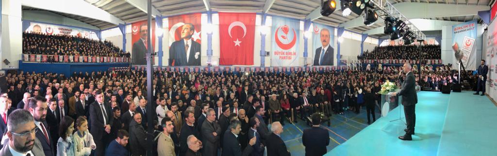 Babaoğlu’nun Aday Tanıtımında İzdiham Yaşandı