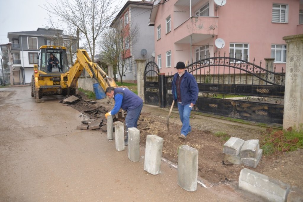 Yenimahalle’de yaya yolu çalışması