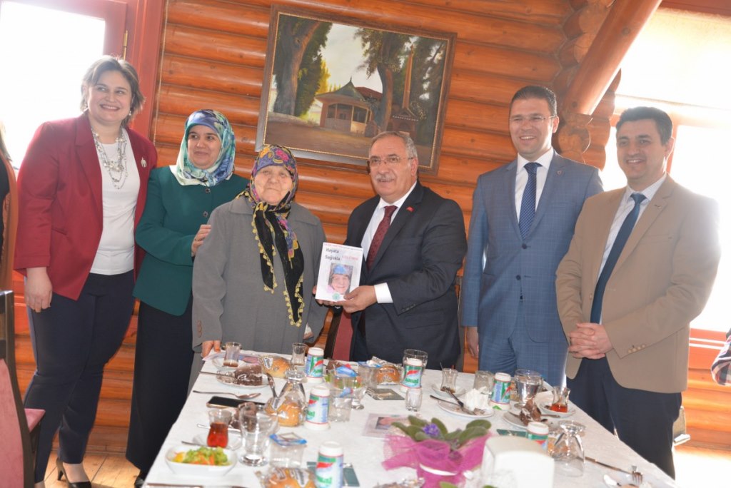 Vali Nayir, Hendek’te Yaşlılarla biraraya geldi