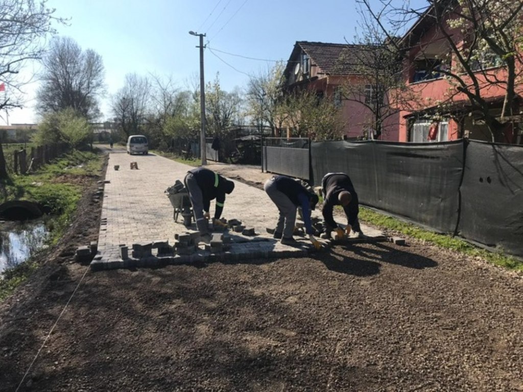 Uzuncaorman ve Balıklı İhsaniye’ye kilit parke
