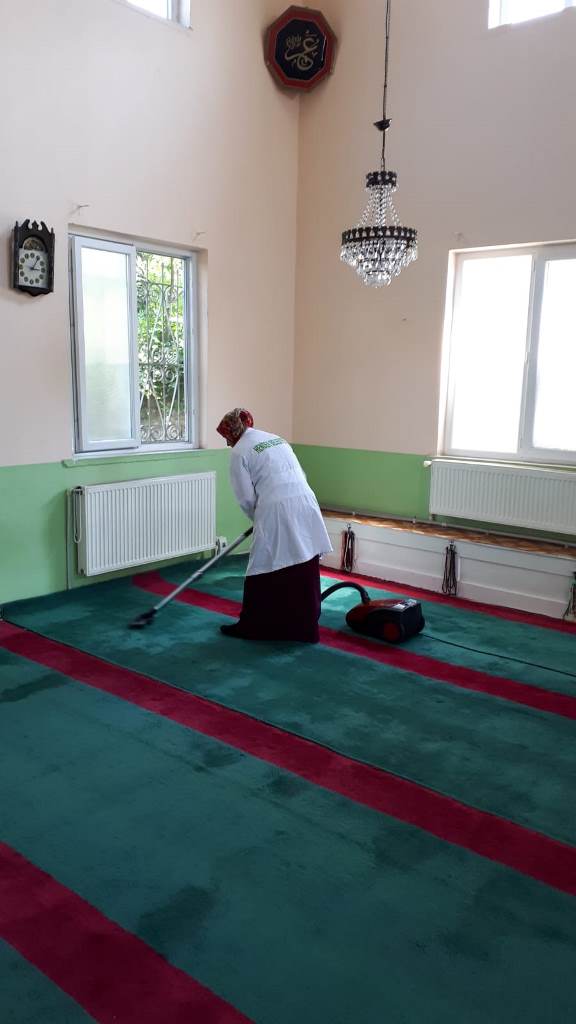 Bayram Öncesi Hendek'teki Camilerde Temizlik Harekatı