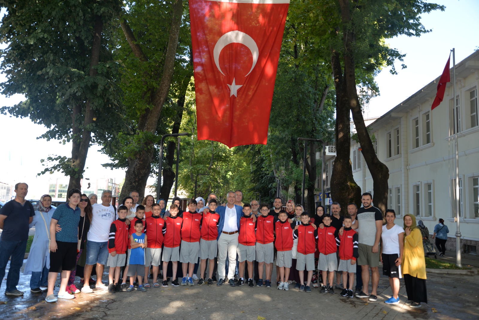 Babaoğlu hentbolcuları uğurladı