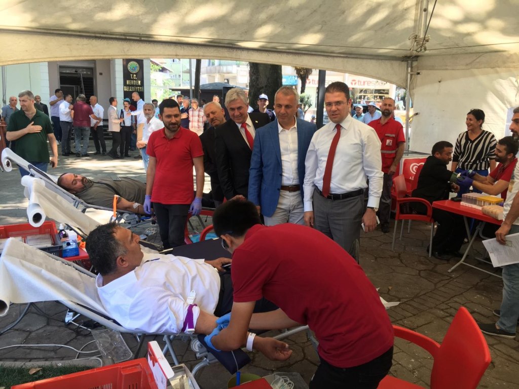 Kan Bağışı Rekortmenlerine plaket