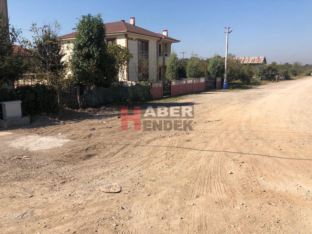 Vatandaşlar Yollarının Yapılmasını İstiyor