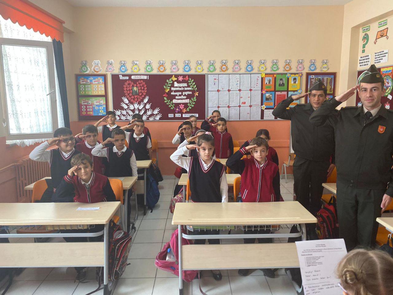 Harçlıklarını Mehmetçik'e Bağışladılar