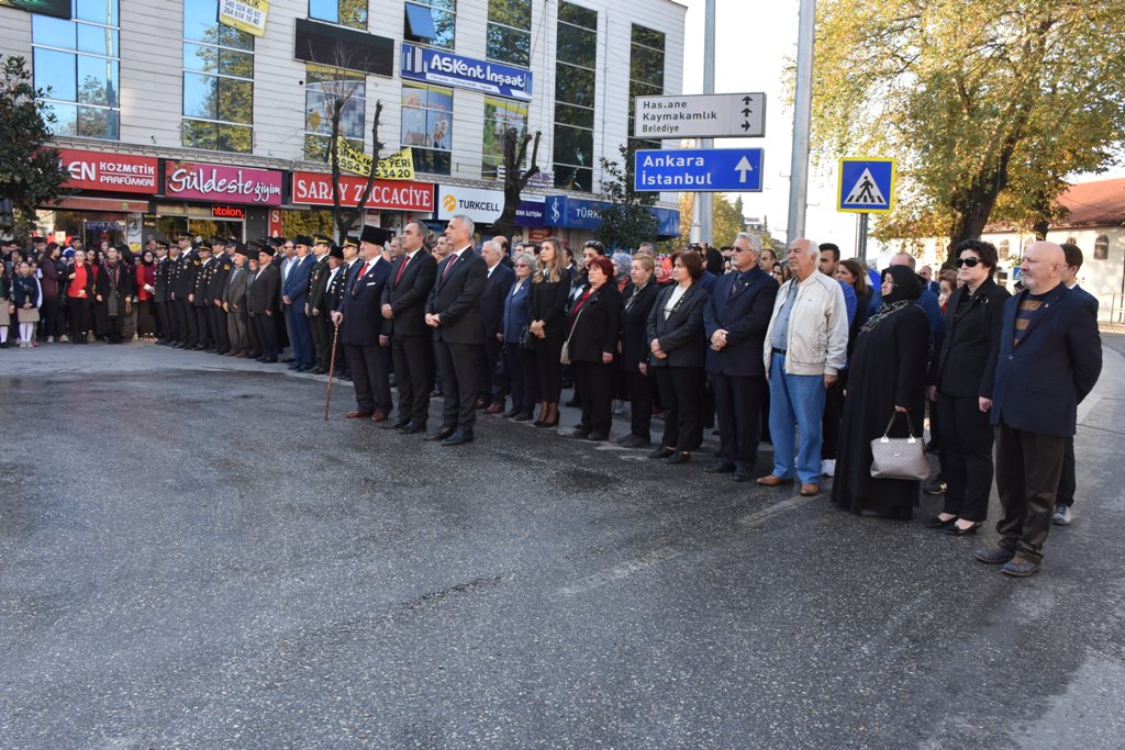 Atatürk'ü Saygıyla Andık
