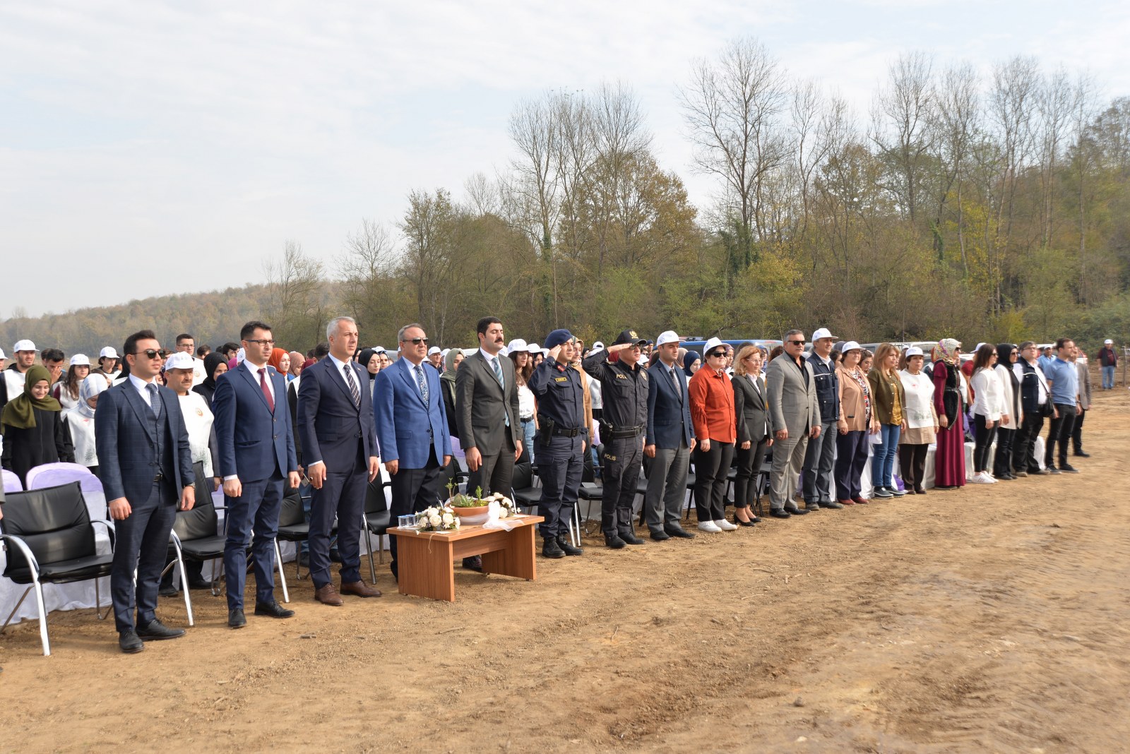 12 Bin 700 Fidan  Toprakla Buluştu