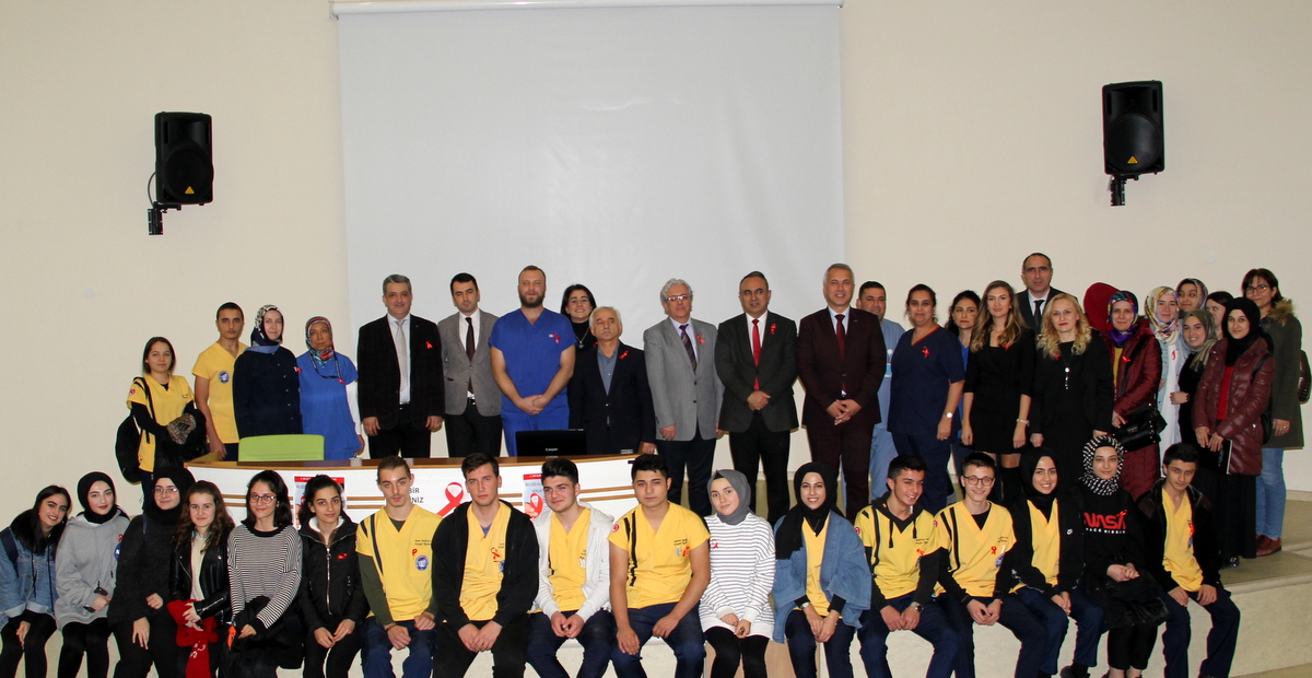 Hendek’te  Dünya Aids Gününde Sağlık Çalışanları İle Farkındalık  Konferansı