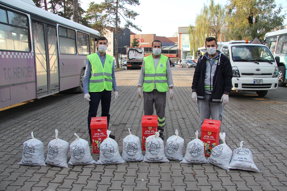 Hendekte Atık piller toplanıyor doğa kazanıyor