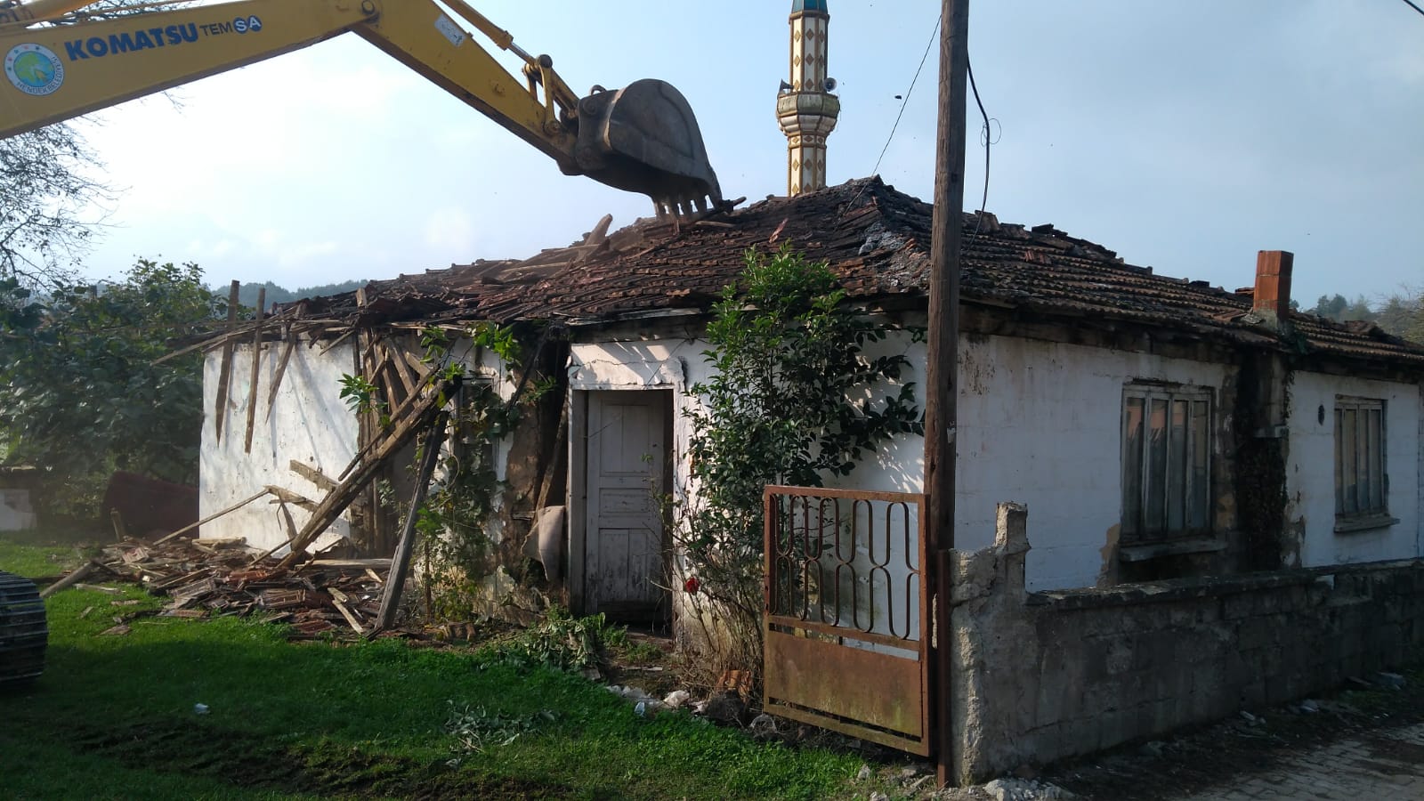 Korku Salan Metruk Binalar Yıkılıyor