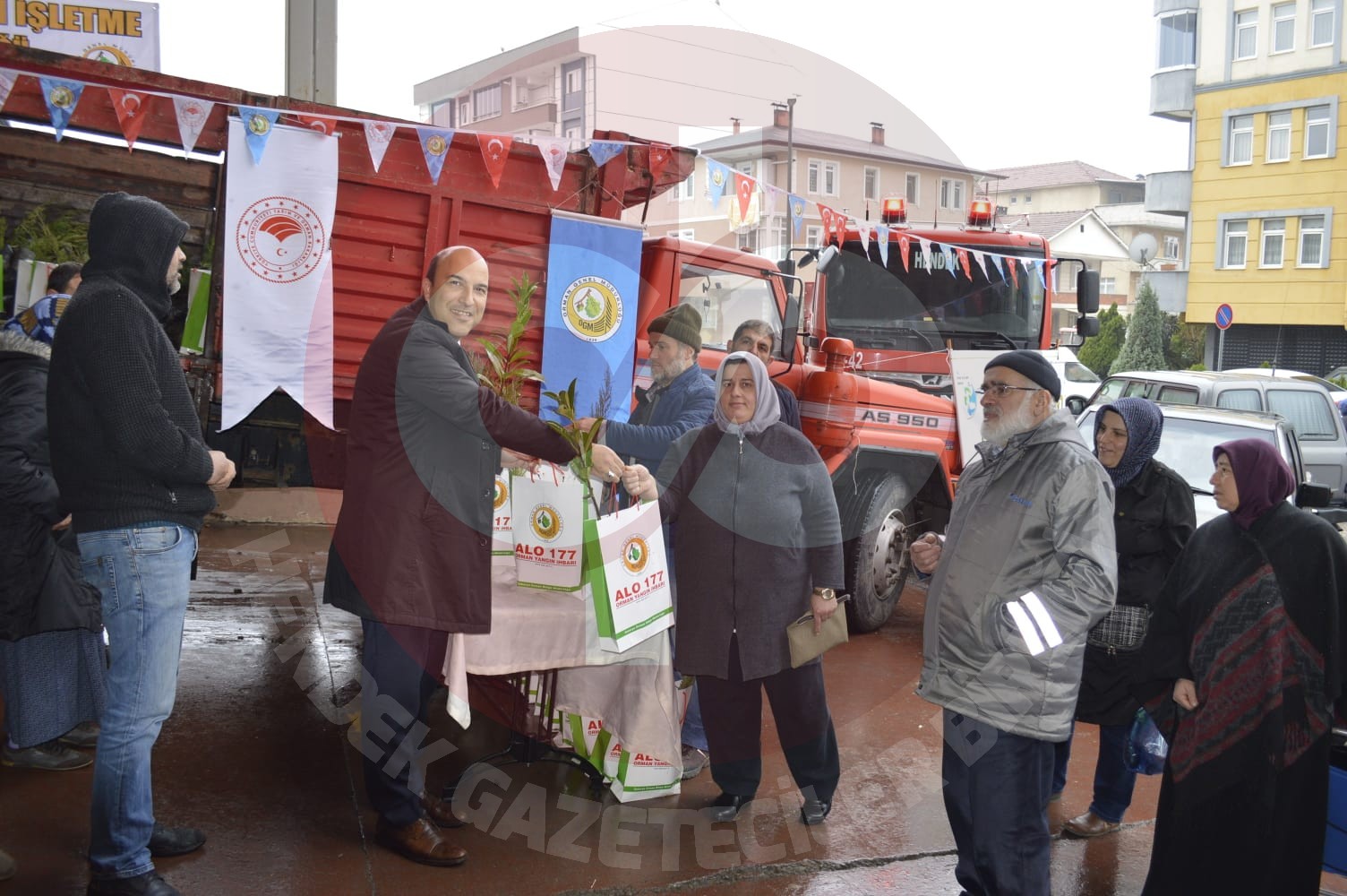 Yeni Yılda Ağaç Kesme Fidan Dik