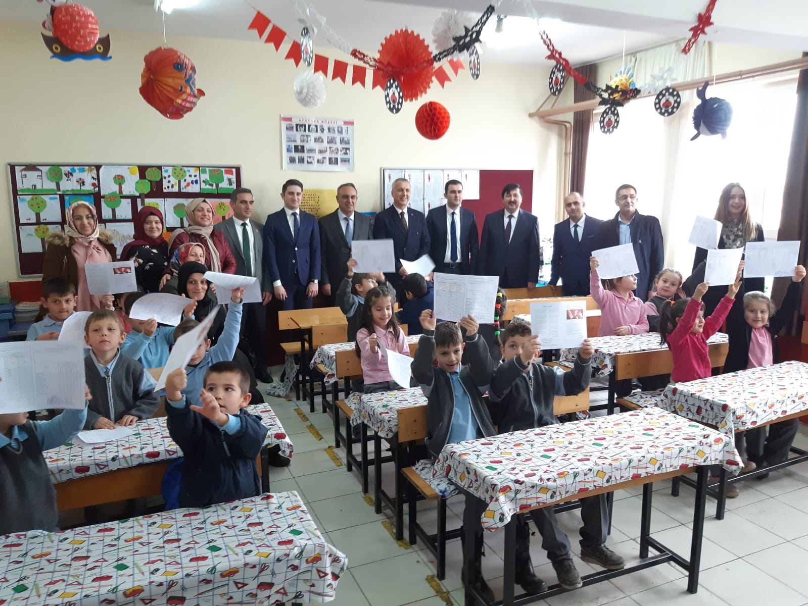 Hendek'te Öğrenciler Karne Heyecanı Yaşadı