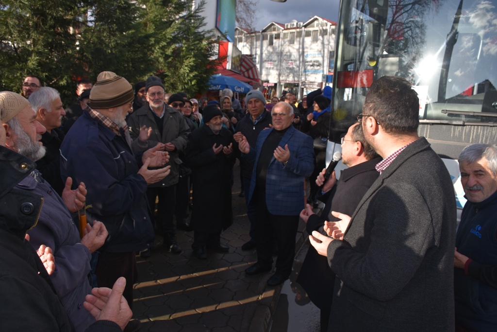 Hendek'te Umre Kafilesi Dualarla Uğurlandı