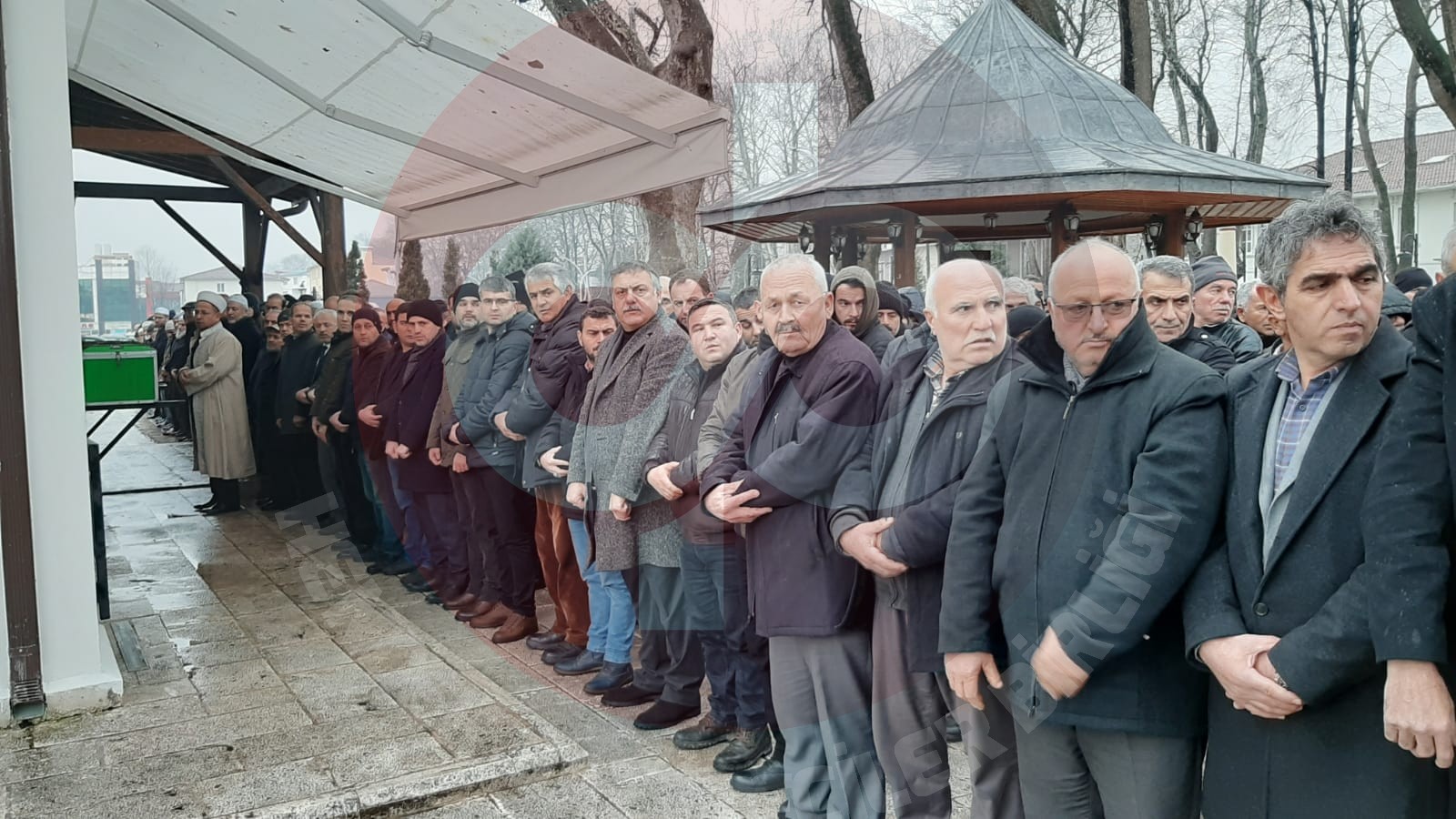 İskefiyeli Ailesinden Babaya Son Görev