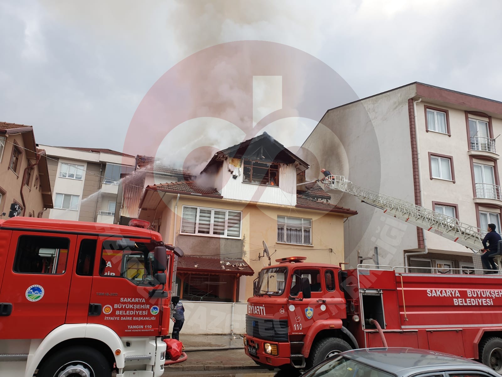 Çatı Katı Cayır Cayır Yandı