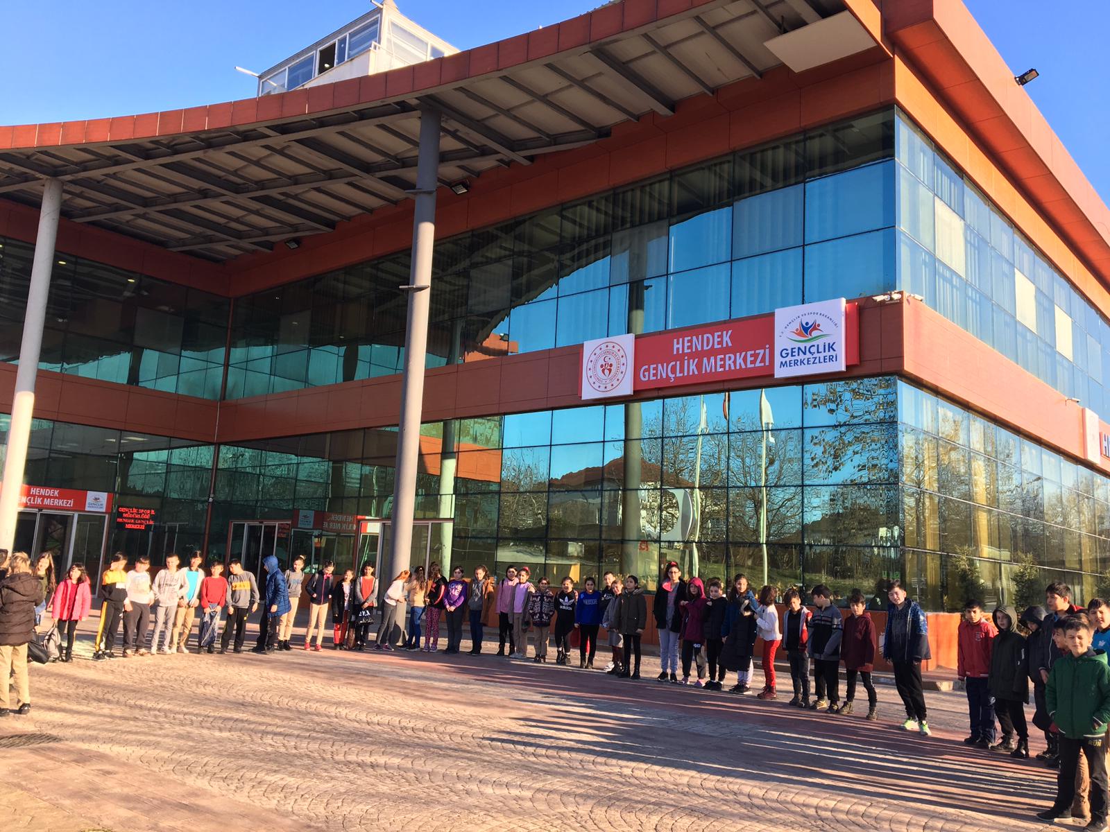 Hendek İlçe Müftülüğü Personeli ,  Gençlik Merkezine Hayran kaldı