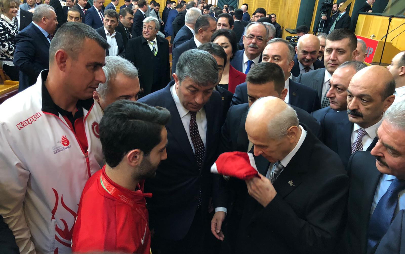 Devlet Bahçeli’ye Anlamlı Hediye