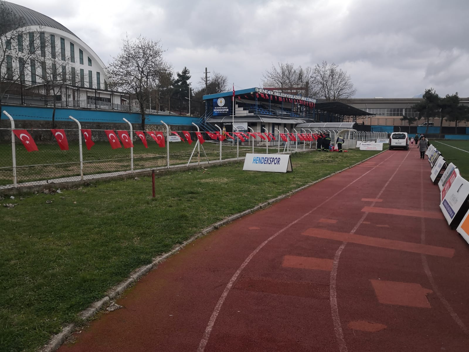 Atatürk Stadı Bayraklarla Donatıldı