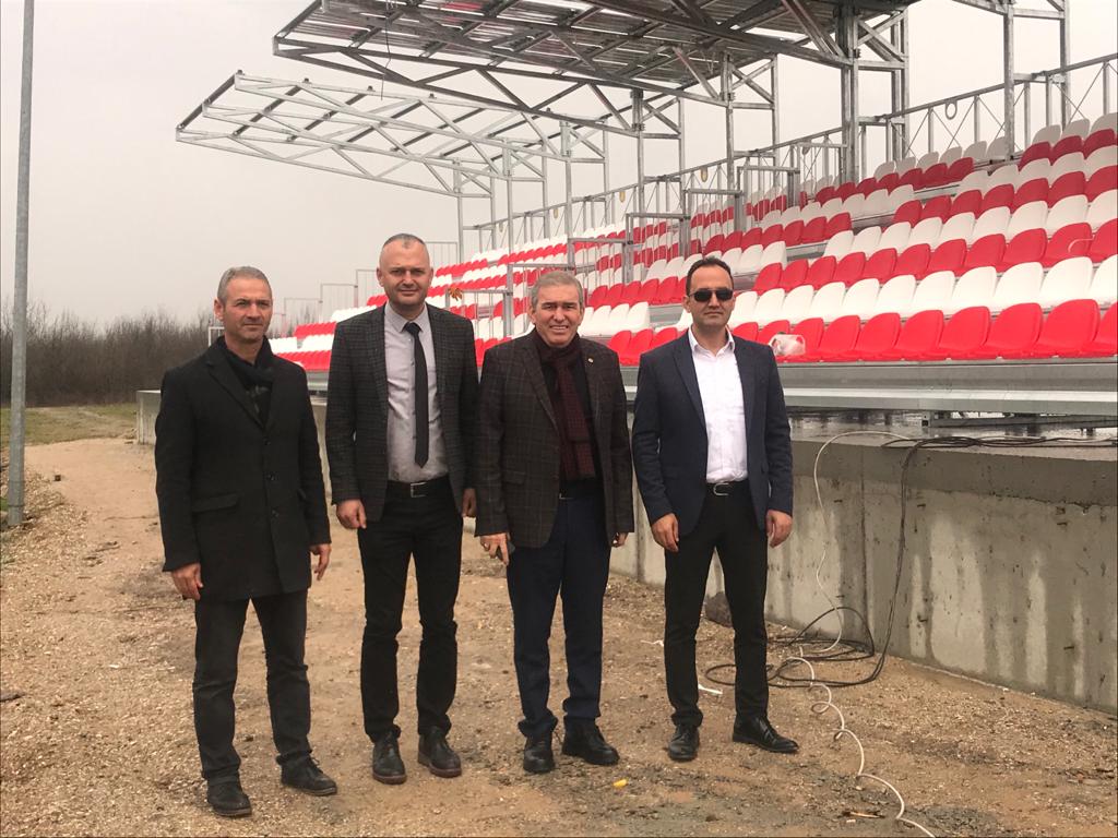 Hendek Sentetik Tribün İnşaatı Tamamlanmak Üzere