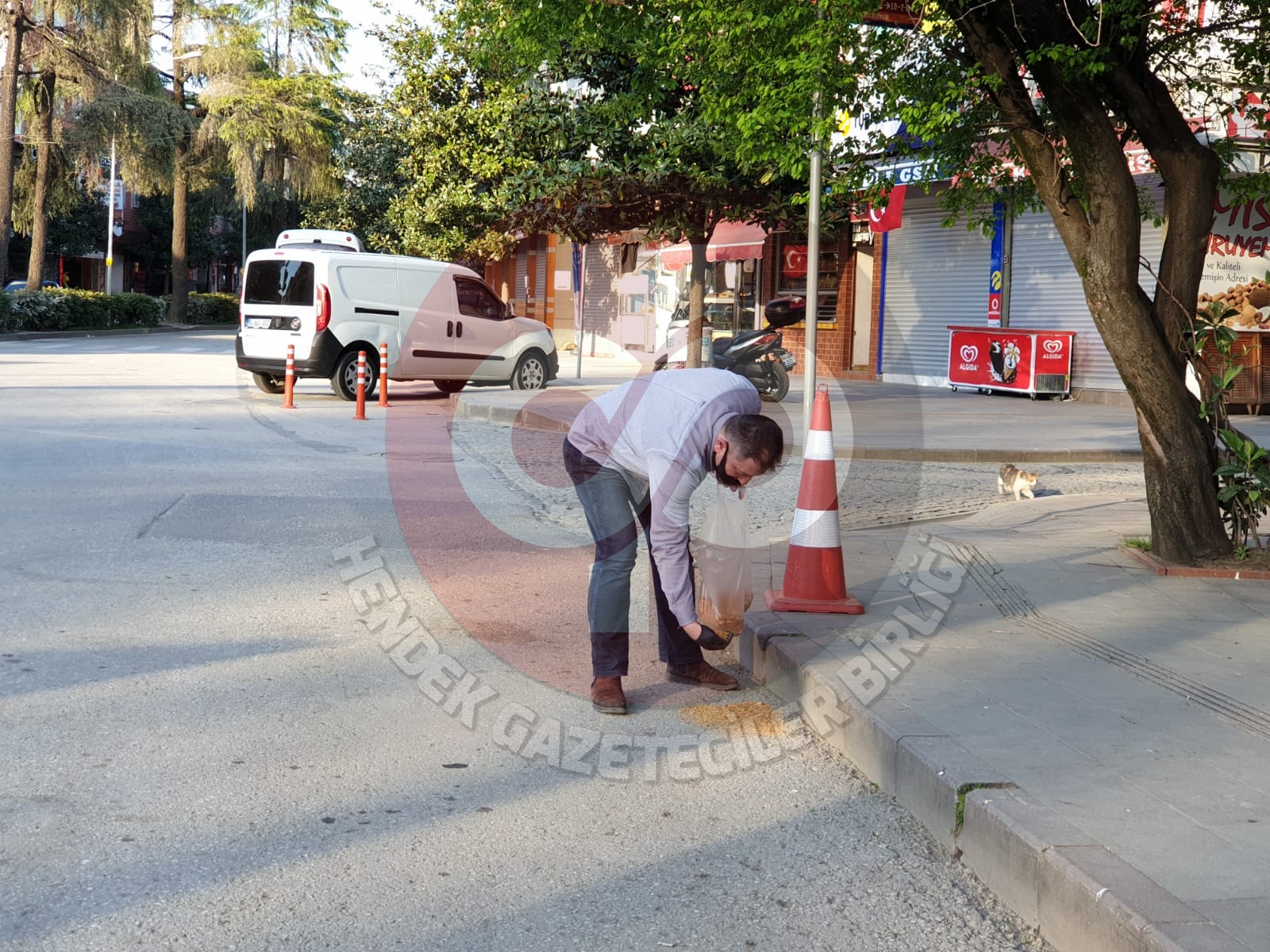 Fırıncı Esnafı Kuşları Aç Bırakmadı