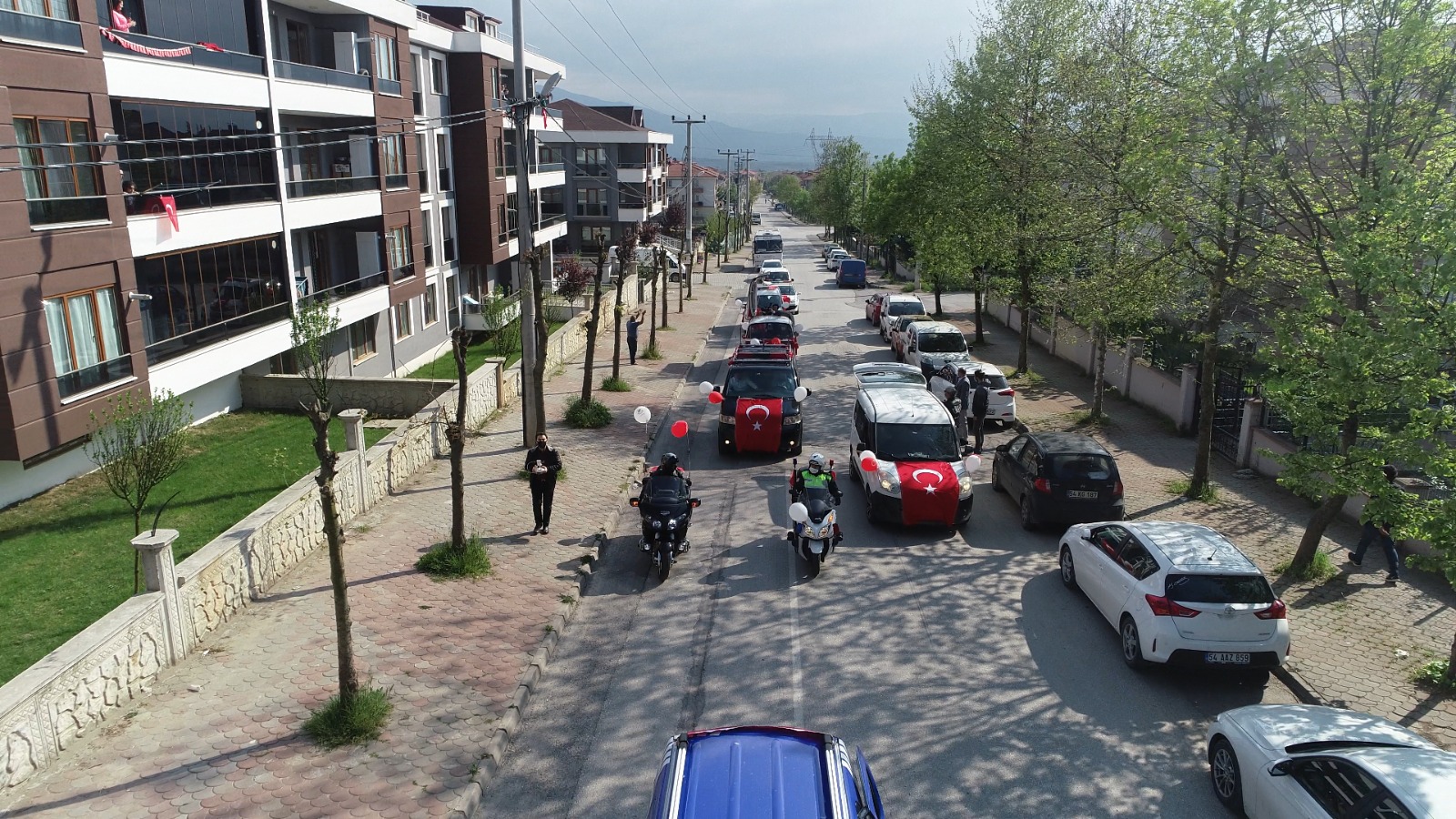 BAYRAM KORTEJİ HENDEK’E NEŞE KATTI