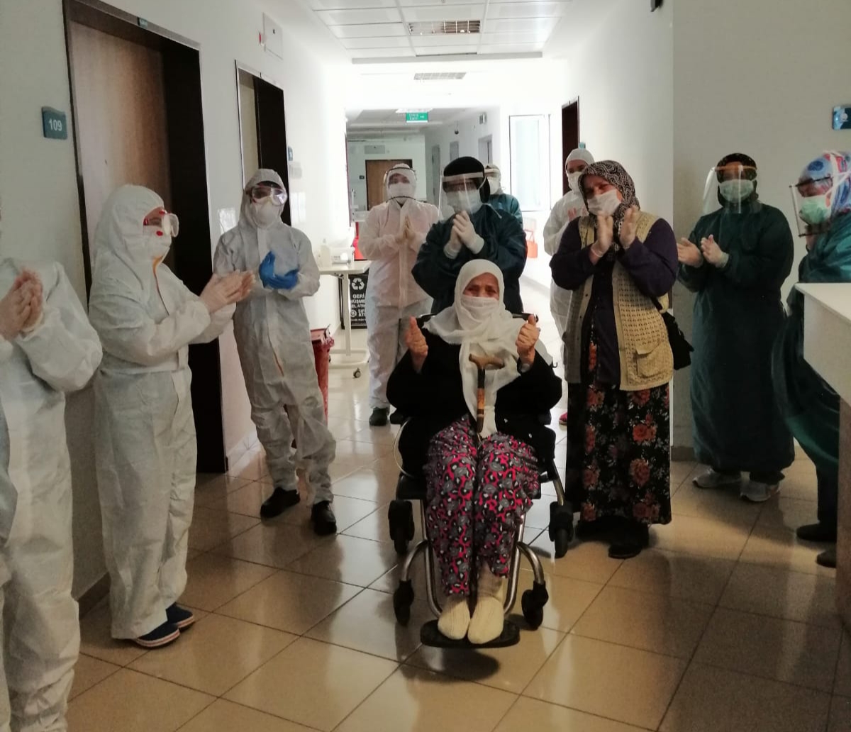 93 yaşında koronayı yendi