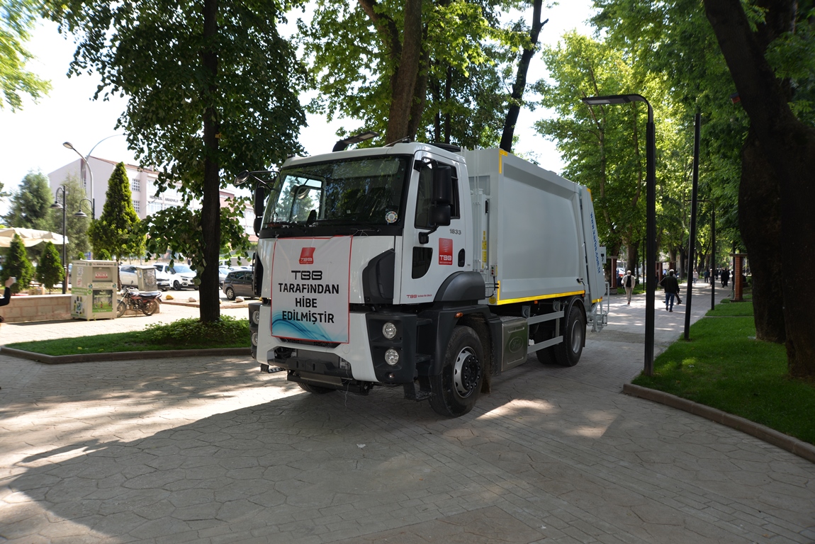 Hendek'e Yeni Çöp Kamyonu