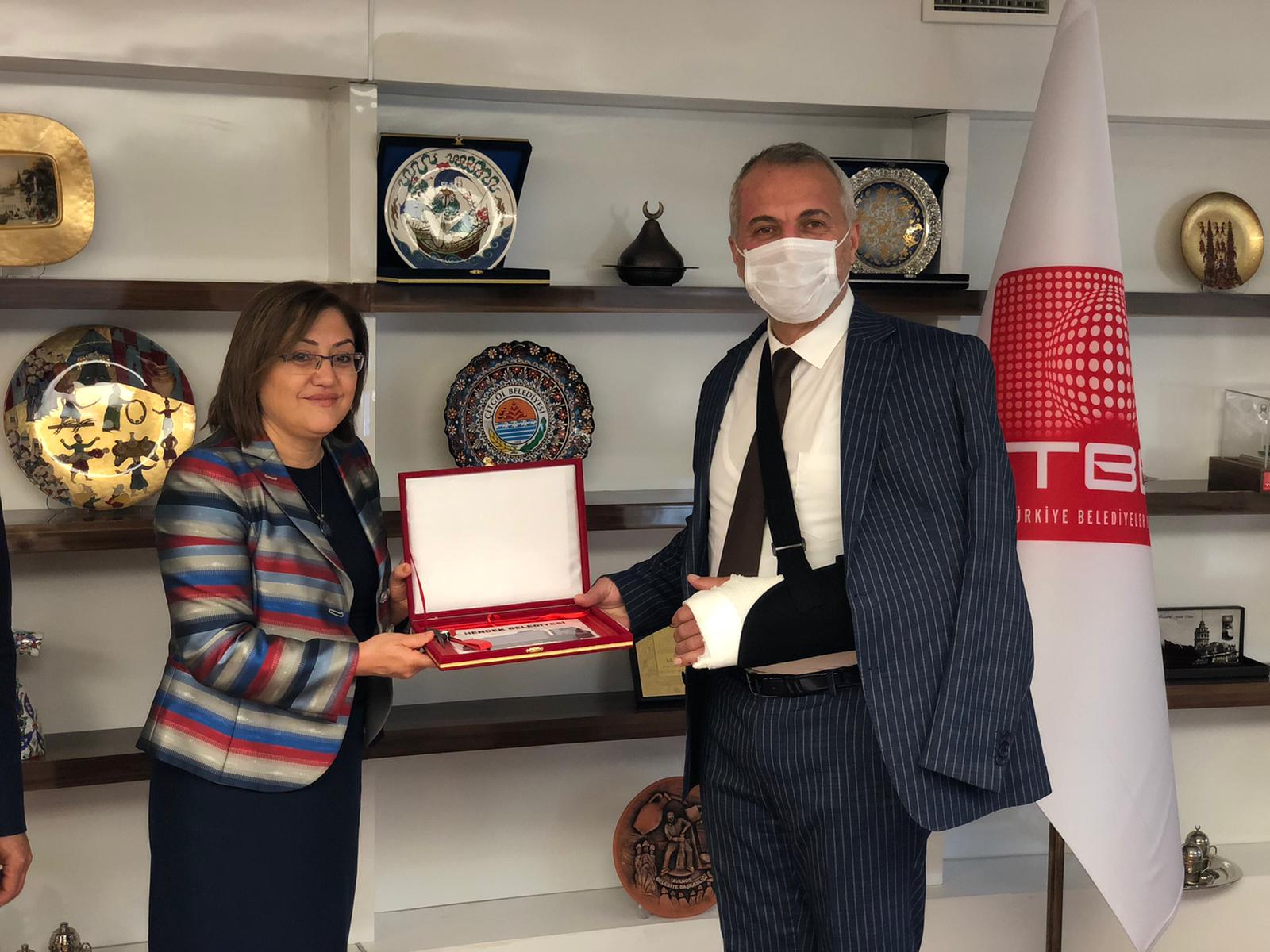 Başkan Babaoğlu hibe aracı Şahin’den teslim aldı