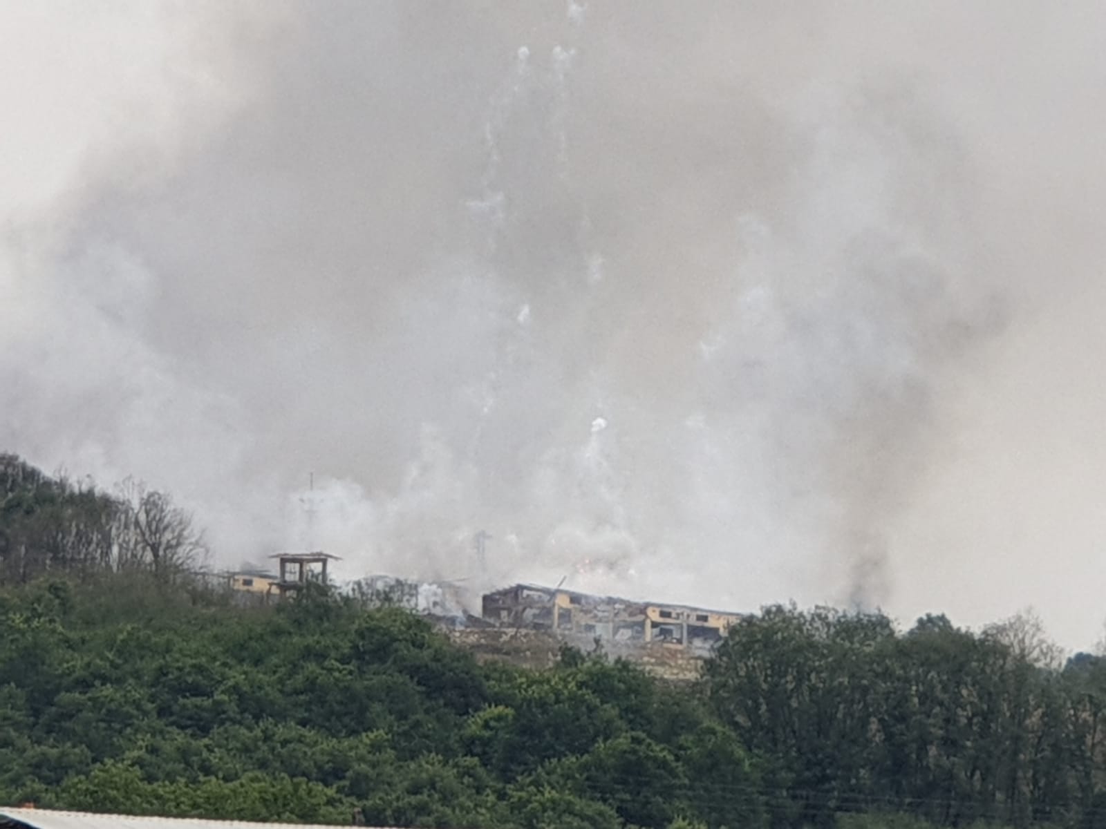 Havai fişek fabrikası patladı. 4 Ölü 97 Yaralı