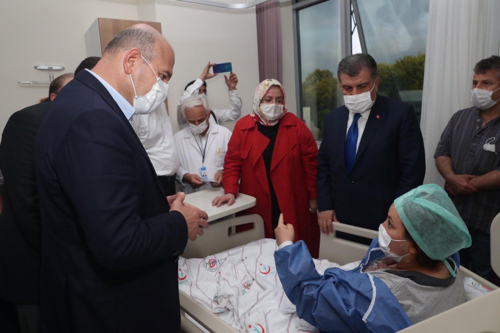 Bakanlar Yaralıları Ziyaret Ettiler