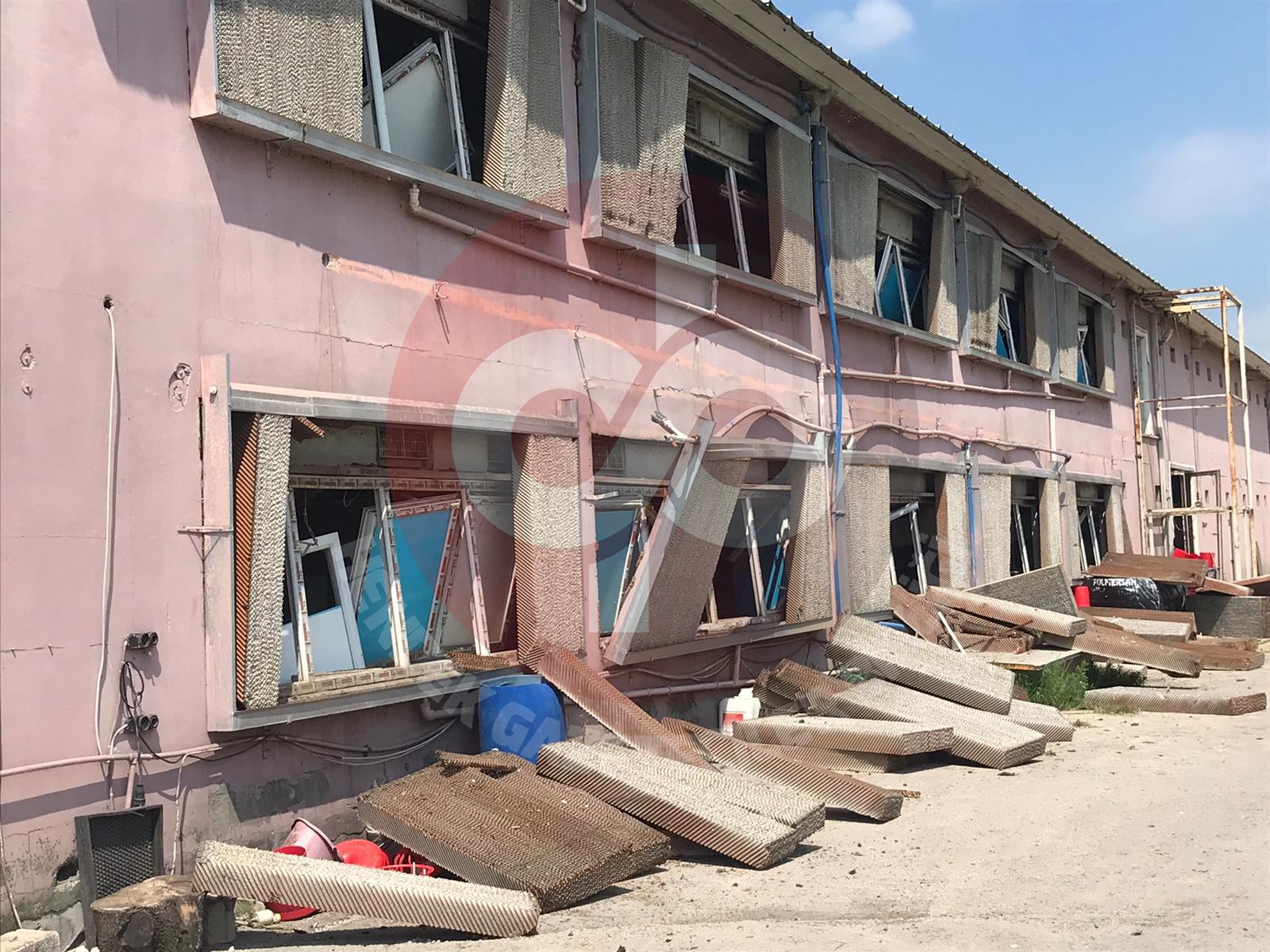 Patlamada Çevre Mahalleler de de hasar oluştu
