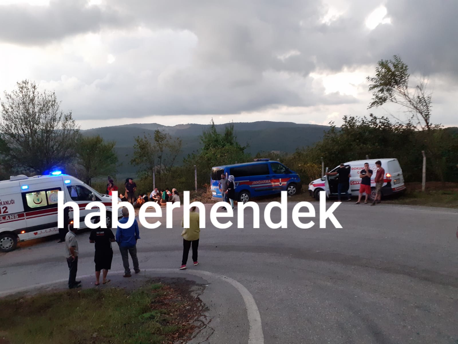 Traktör Devrildi Çok Sayıda Yaralı Var