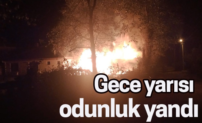 Gece yarısı odunluk yandı