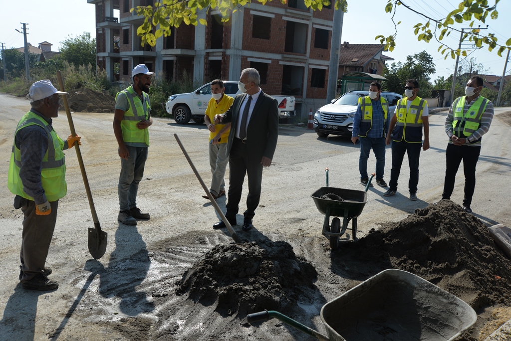 Hendek Sokaklarında Hizmet Tüm Hızla Devam Ediyor