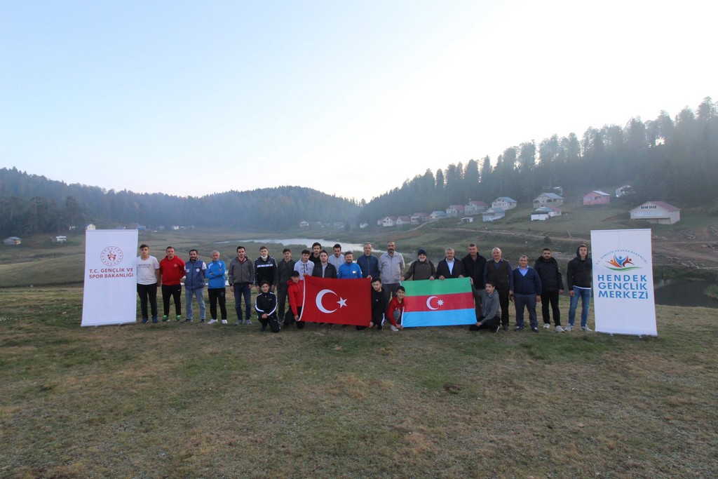 Zirvede Gençlerden Azerbaycan'a Destek Yürüyüşü