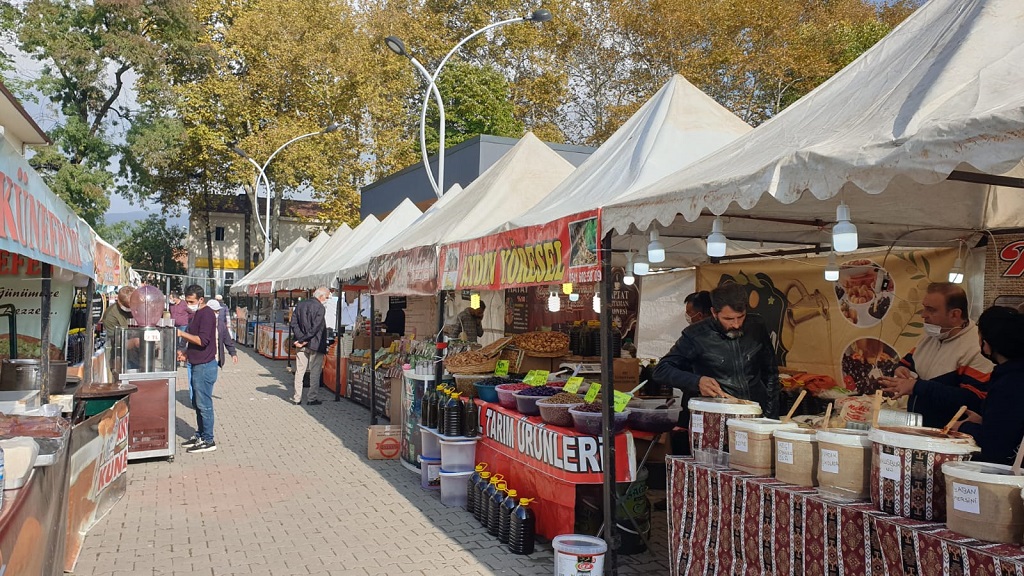 Ülkücülerin Yardım Kermesi Açıldı