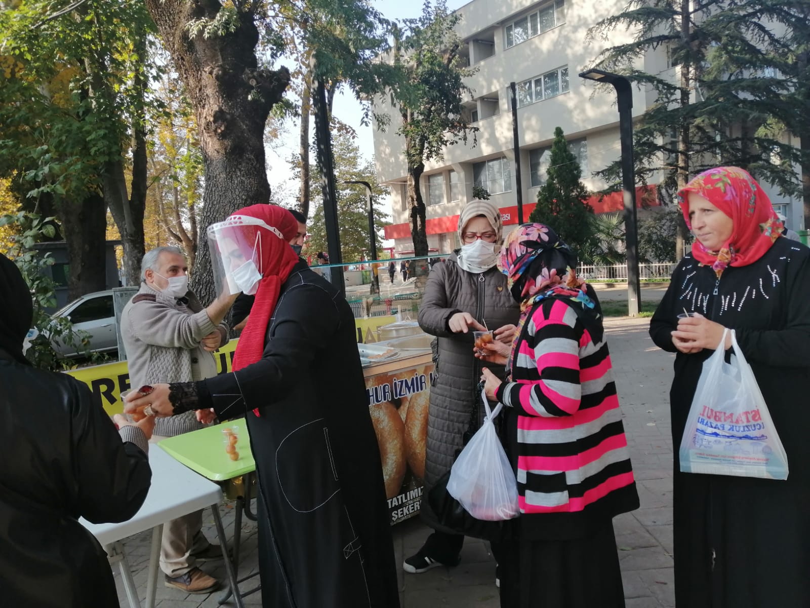 Ülkücüler Lokma İkram Etti