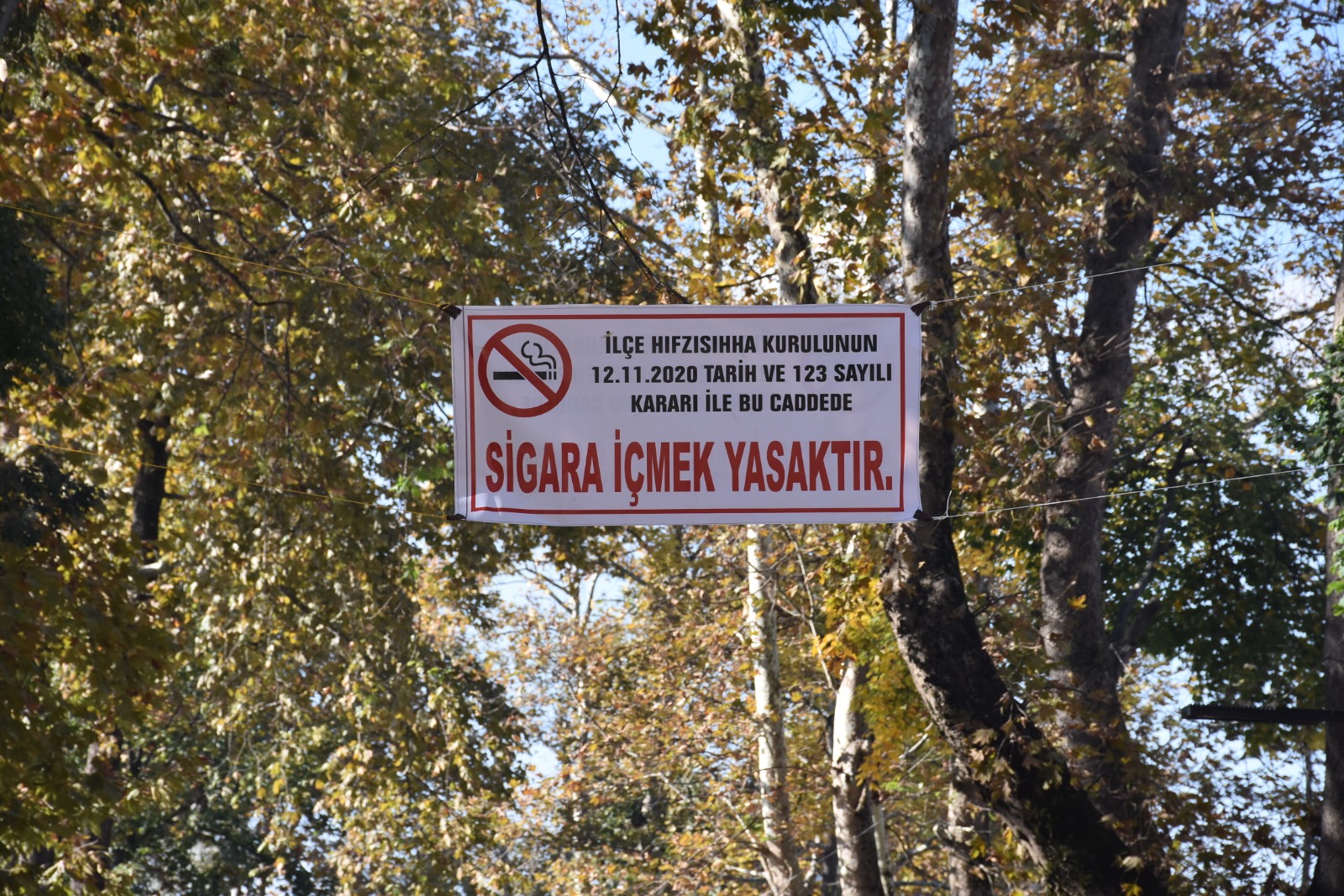 Cadde ve Sokaklara Sigara İçmek Yasak Yazısı Asıldı