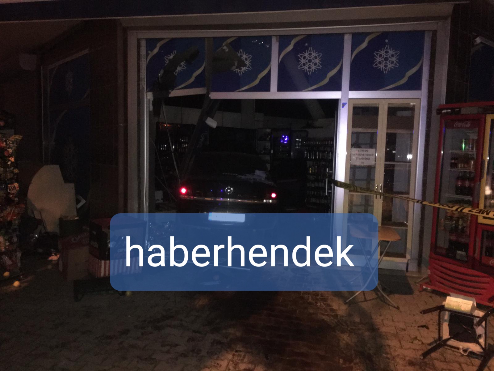 Önce Otomobile Çarptı Ardından Markete Daldı