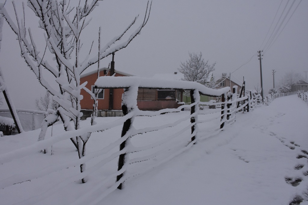 Uzak Mahalleler Tamamen Beyaza Büründü