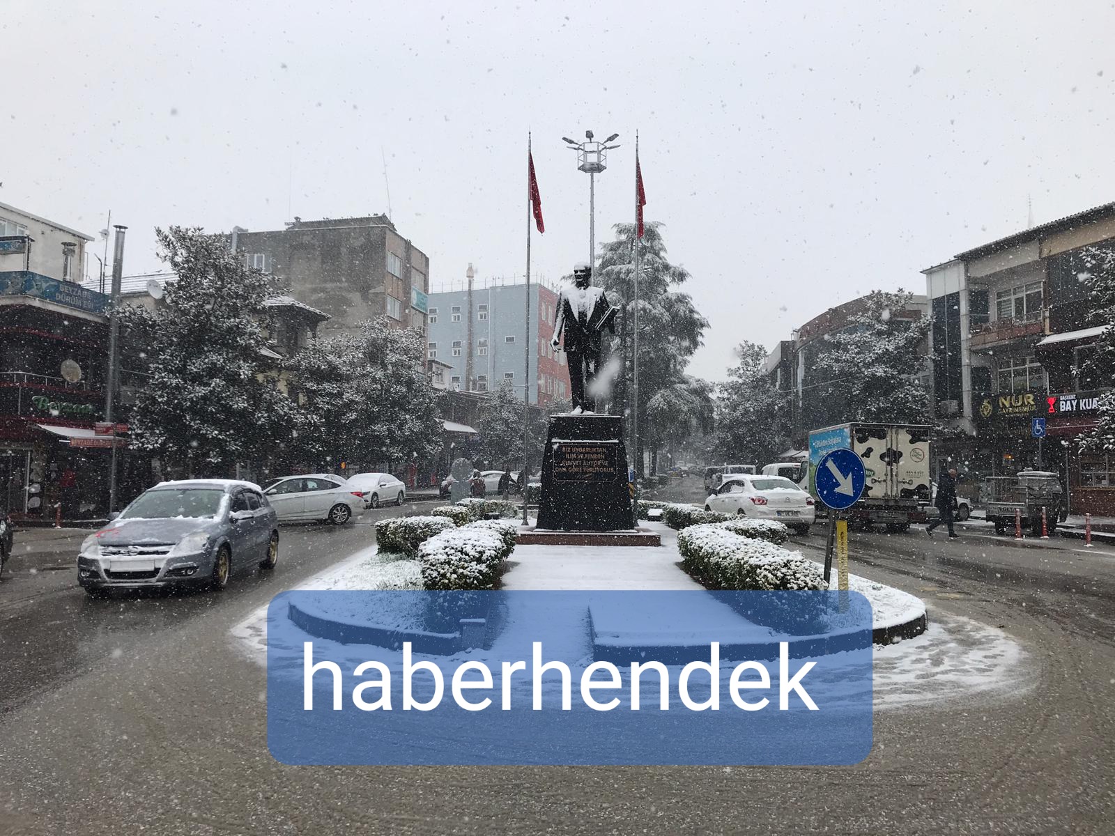 Hendek Merkezde Kar Yağışı