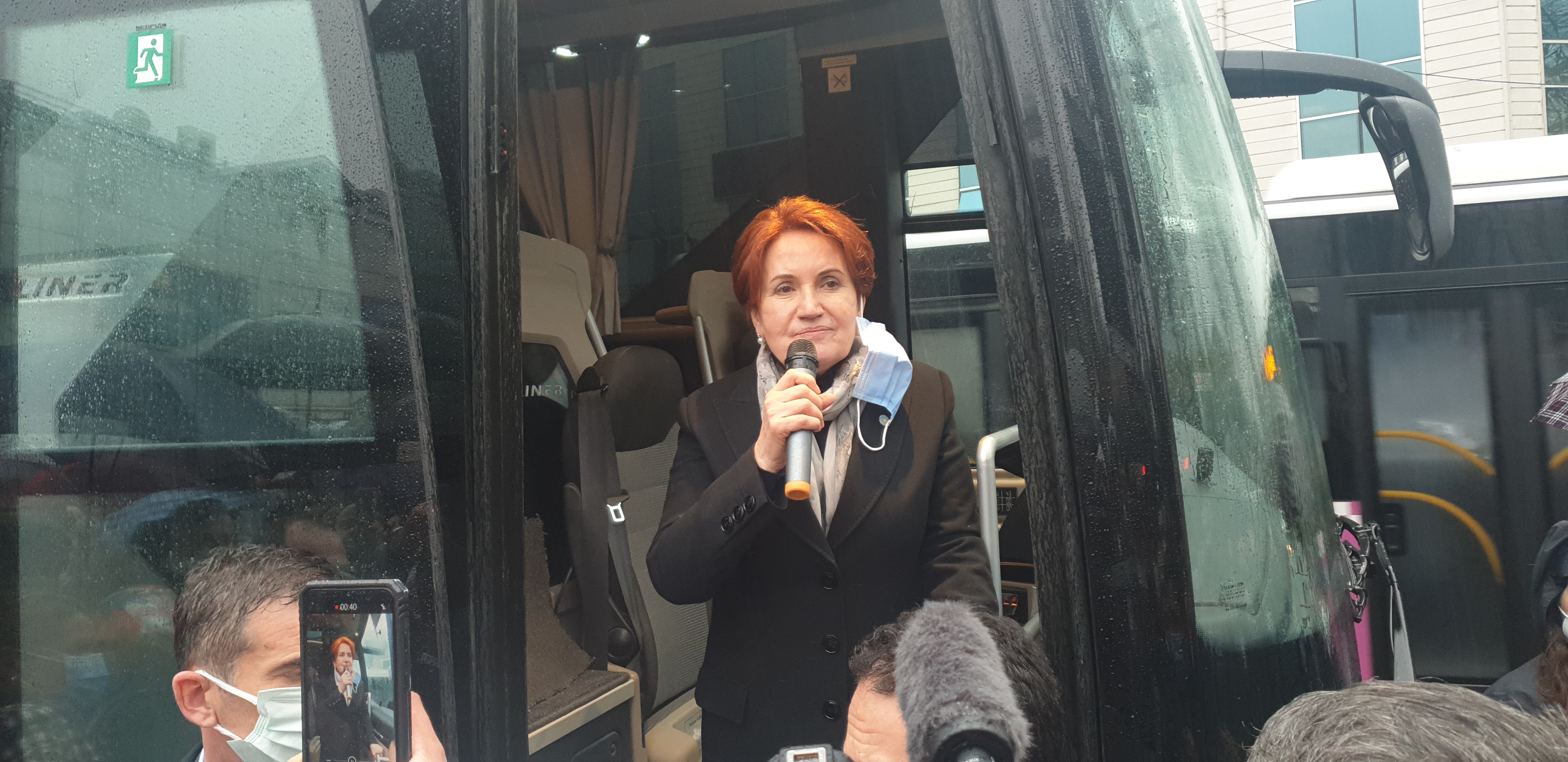 Akşener'in Hendek Ziyaretinde Korona unutuldu