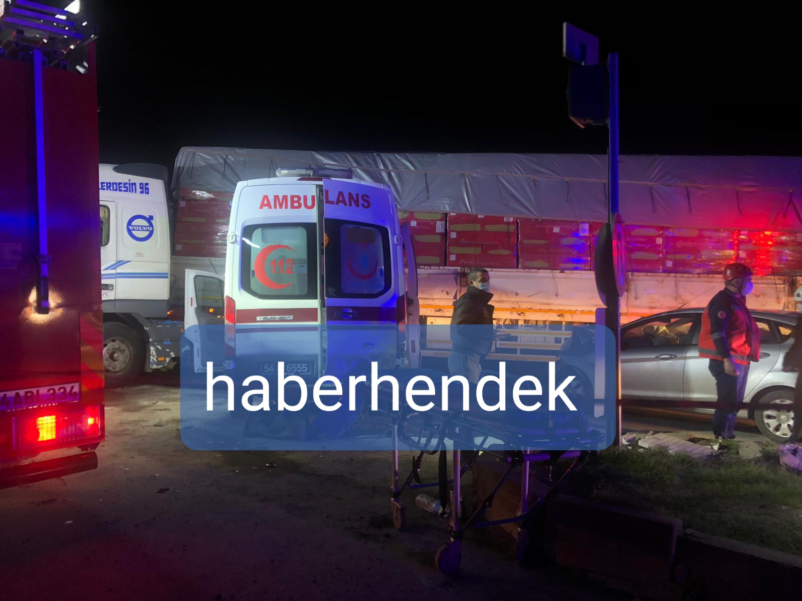 Hendek’te Ambulans kaza yaptı, 8 yaralı